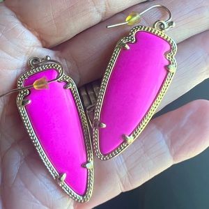 Kendra Scott Sky (smaller size) EUC in gold/magenta